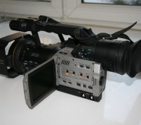 Panasonic AG-DVX100

Модель относится к профессиональному типу видеокамер. Уст. . фото 7