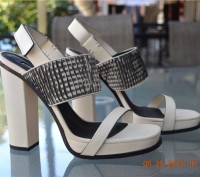 Calvin Klein Collection shoes Ivory Leather Heels/ Sandals, Square

Retail pri. . фото 2