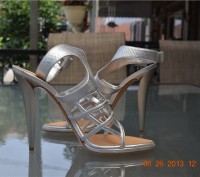 Vicini by Giuseppe Zanotti Strappy Leather Heels Size 10 US / 40 EU

Retail pr. . фото 5