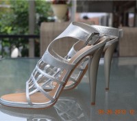 Vicini by Giuseppe Zanotti Strappy Leather Heels Size 10 US / 40 EU

Retail pr. . фото 10