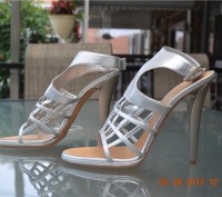 Vicini by Giuseppe Zanotti Strappy Leather Heels Size 10 US / 40 EU

Retail pr. . фото 2