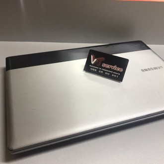 Продам ноутбук Samsung RV520 Silver.
Батарея держит 2 часа.
Мощный, стильный к. . фото 4