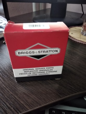 Топливный насос вакуумный Briggs & Stratton : 808656, 491922 (универсальный)

. . фото 4