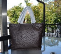 Furla coffee ostrich embossed leather d-light medium 'New Shopper' tote
Retails. . фото 2