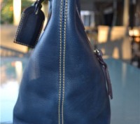 DOONEY BOURKE NAVY FLORENTINE LEATHER SMALL RUSSEL TOTE BAG
Retail $328.00

П. . фото 6