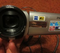 Продам видеокамеру Sony DCR-SX65E 
без зарядки.с зарядкой плюс 100 гр.его можно. . фото 2