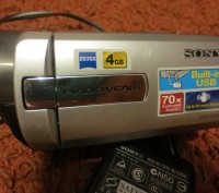 Продам видеокамеру Sony DCR-SX65E 
без зарядки.с зарядкой плюс 100 гр.его можно. . фото 6