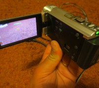 Продам видеокамеру Sony DCR-SX65E 
без зарядки.с зарядкой плюс 100 гр.его можно. . фото 4