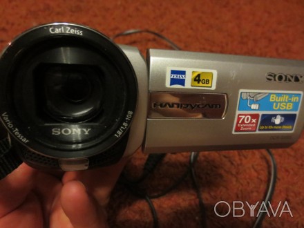 Продам видеокамеру Sony DCR-SX65E 
без зарядки.с зарядкой плюс 100 гр.его можно. . фото 1