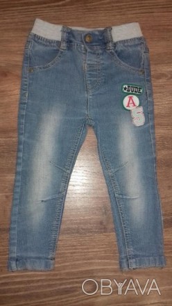 Модные джинсовые узкачи для мальчика.Боковой шов-47 см,внутренний-30 см.В компле. . фото 1
