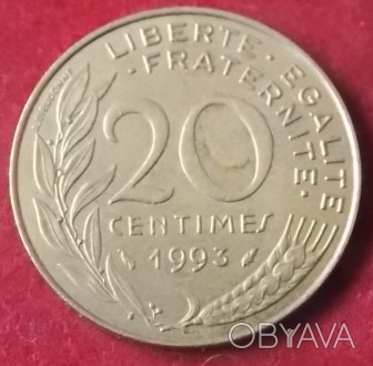 Монета Франции 20 сантимов. Состояние монеты на фото. Пересылка за счёт покупате. . фото 1