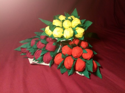 Тюльпаны из гофр.бумаги (с конфетами) для любого события .
Цвет и размер букета. . фото 6