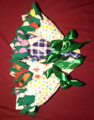 Тюльпаны из гофр.бумаги (с конфетами) для любого события .
Цвет и размер букета. . фото 4