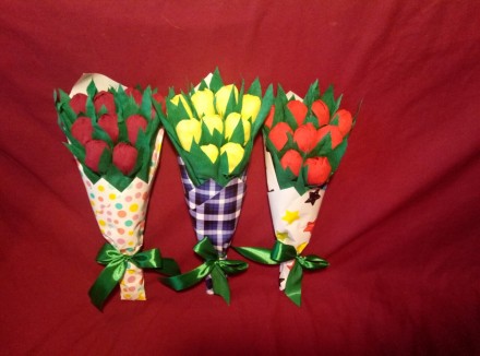 Тюльпаны из гофр.бумаги (с конфетами) для любого события .
Цвет и размер букета. . фото 5
