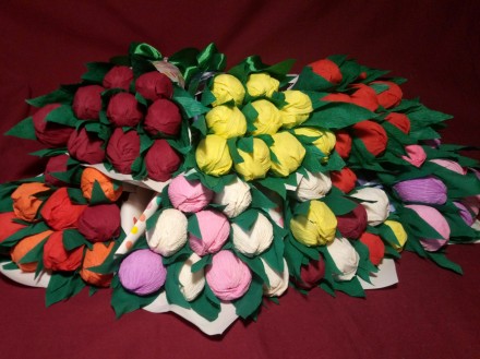 Тюльпаны из гофр.бумаги (с конфетами) для любого события .
Цвет и размер букета. . фото 3