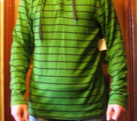 Поло FUSAI с длинным рукавом и капюшоном, которое затягивается на шнурок, зелено. . фото 2