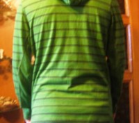 Поло FUSAI с длинным рукавом и капюшоном, которое затягивается на шнурок, зелено. . фото 3