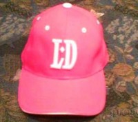 Бейсболка «LD» красная, логотип – белые выпуклые буквы, любой размер. Цена 150 г. . фото 2