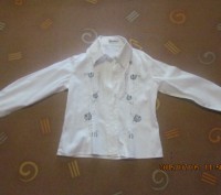 Рубашка на девочку в школу, спереди рисунок-розочки, можно носить и на выкат, и . . фото 3