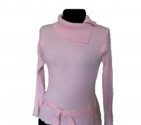 Продаю теплый свитер розового цвета с оригинальным воротником и пояском.
Длина . . фото 2