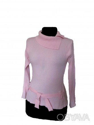 Продаю теплый свитер розового цвета с оригинальным воротником и пояском.
Длина . . фото 1