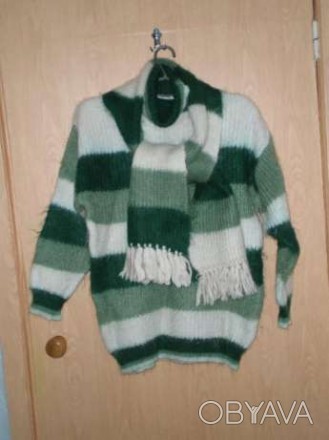 Продам женский свитер + шарф, очень теплый, состояние идеальное. . фото 1