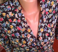 Весёленькая блузочка-жакет,укороченная.Состояние без дефектов.Легкая и приятная . . фото 3