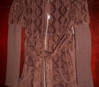 Велюровое коричневое пальто на 6 лет,деми,на молнии с капюшоном,в хорошем состоя. . фото 2