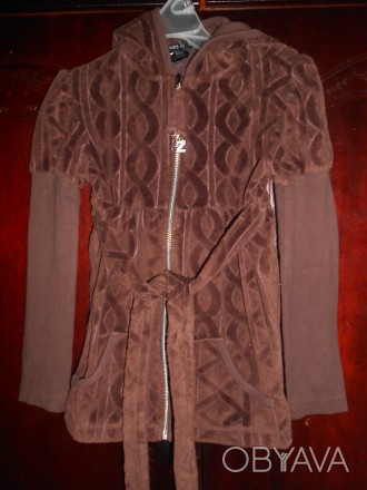 Велюровое коричневое пальто на 6 лет,деми,на молнии с капюшоном,в хорошем состоя. . фото 1