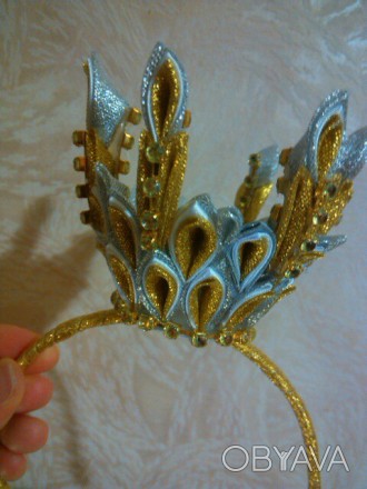 Корона для принцессы к карнавальному костюму . Изготовлена из атласных и парчовы. . фото 1