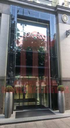 Фасадное помещение в бизнес-центре «Леонардо» общей площадью 256 кв.м. с еврорем. . фото 2