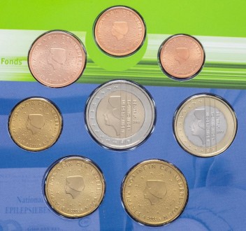 Официальный годовой набор монет Евро - Нидерланды 2003
 
 Оригинальный буклет-се. . фото 4