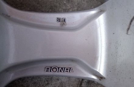 Продам комплект оригинальных дисков Ronal 8jx17h2 et35
Не варенные , не крашены. . фото 4