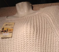 Интересный,молодежный свитер,Белого цвета,К ните добавлен еще и рюликс,Обемный, . . фото 3