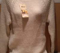Интересный,молодежный свитер,Белого цвета,К ните добавлен еще и рюликс,Обемный, . . фото 2