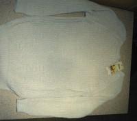 Интересный,молодежный свитер,Белого цвета,К ните добавлен еще и рюликс,Обемный, . . фото 9