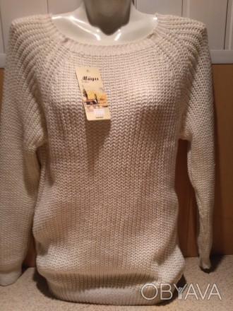 Интересный,молодежный свитер,Белого цвета,К ните добавлен еще и рюликс,Обемный, . . фото 1