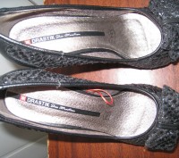 Прекрасные, нарядные  туфли  выполнены из кожзаменителя имитирующего кожу змеи,ч. . фото 3