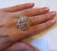 Новое золотистое кольцо с фиолетовыми цветами и камнями
Диаметр 3,3см
Смотрите. . фото 3