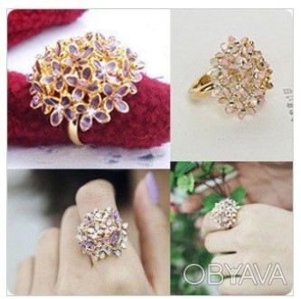 Новое золотистое кольцо с фиолетовыми цветами и камнями
Диаметр 3,3см
Смотрите. . фото 1