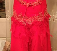 Карнавальна сукня (юбка+корсет+шнурівка) яскраво червоного кольору 42-44 розмір,. . фото 2