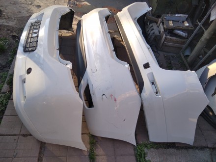 Передний бампер Dacia Logan-б/у,в нормальном состоянии,все крепежи целые., звони. . фото 4