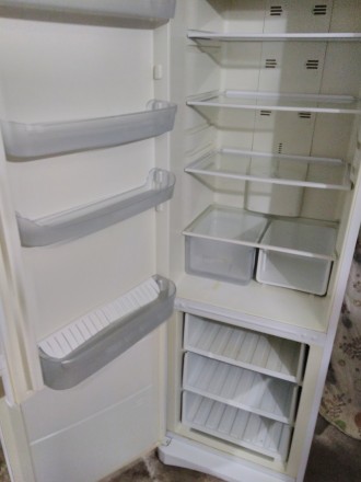 Холодильник в отличном состоянии, чистый, аккуратный,
работает тихонько, холоди. . фото 4