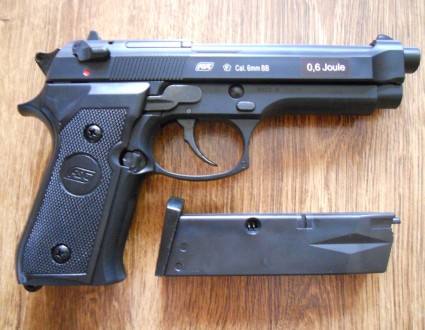 Taiwan (ASG)
Страйкбольная реплика Beretta 92F. Пистолет изготовлен из качестве. . фото 2