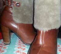 Кожаные зимние полусапожки ,39 размера на высоком каблуке,украшены снаружи мехом. . фото 2