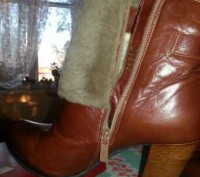 Кожаные зимние полусапожки ,39 размера на высоком каблуке,украшены снаружи мехом. . фото 7