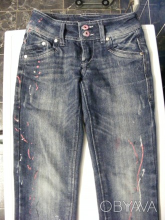 фирменные джинсы,состояние очень хорошее,стильной расцветки,зауженные,стильный п. . фото 1
