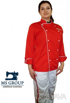 Костюм состоит из куртки и брюк. Куртка двубортная красного цвета с белой отделк. . фото 1