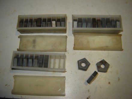 Упаковка УП 203 сменных твёрдосплавных пластин (10 шт.) для токарных резцов и ск. . фото 2