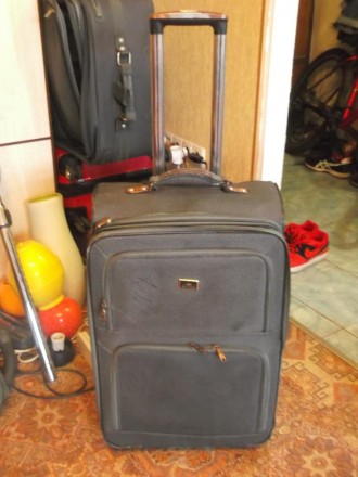 Продам чемоданы и сумки на колесах а также запчасти. . фото 5